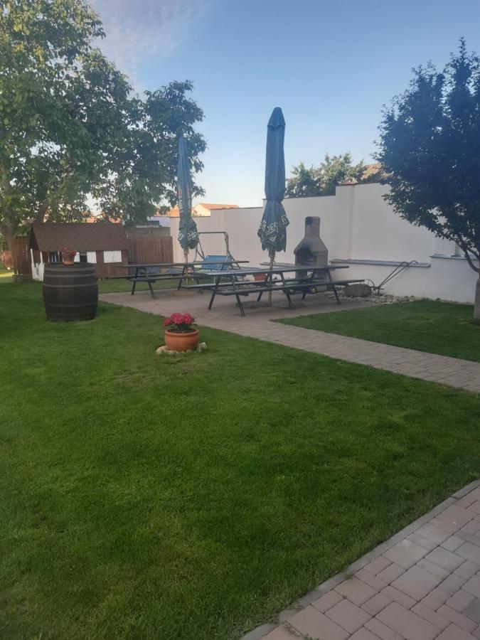 Penzion U Dvou Lip Drnholec Εξωτερικό φωτογραφία